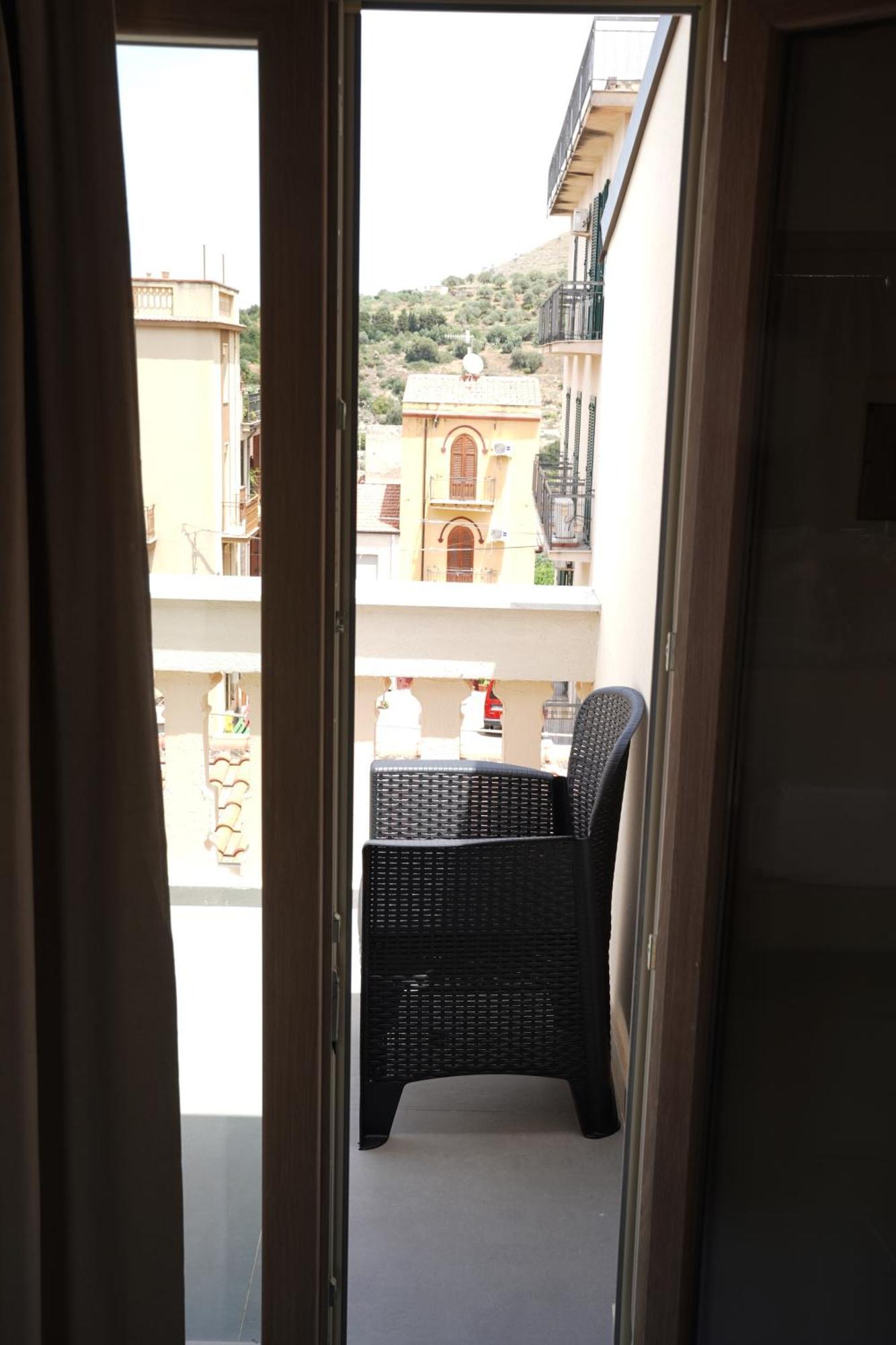 Ducas Rooms And Suite Lascari Exterior foto